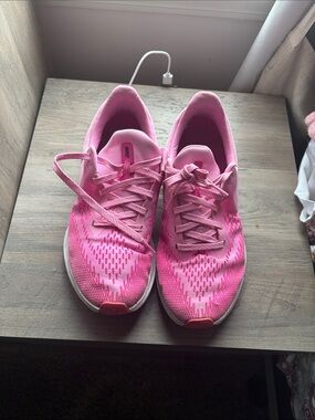 Nike Women's Hot Pink Knit Athletic Sneakers